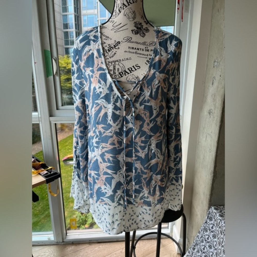 NWT flowy dove tunic size medium